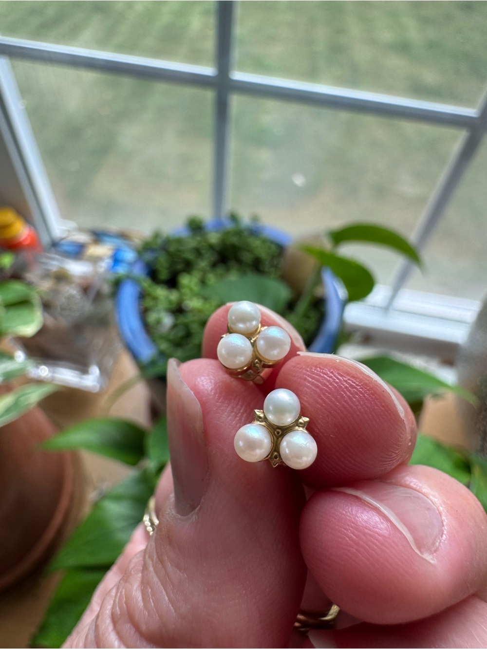 Vintage 14k gold tri pearl post Earrings